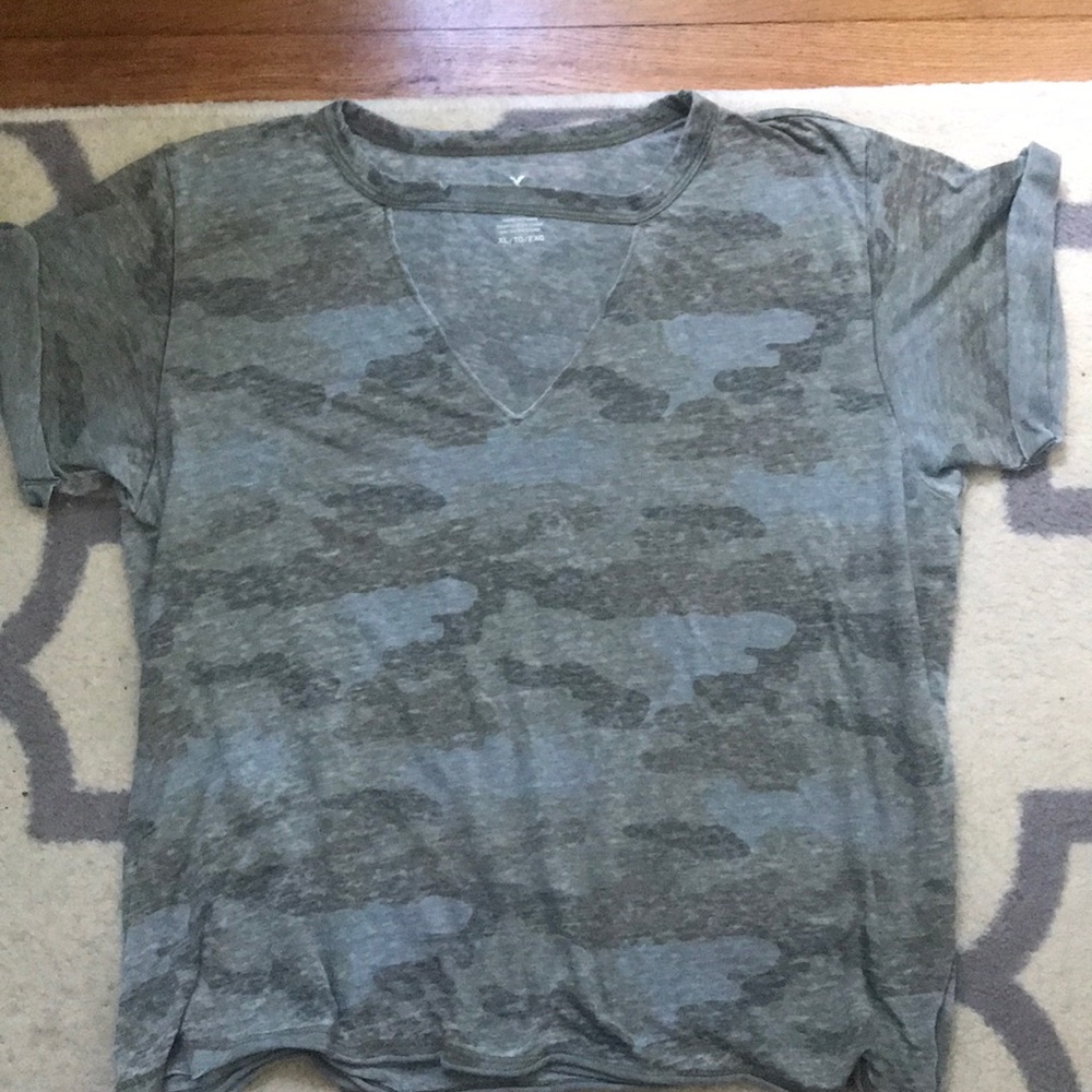 AEO women’s camo tee size XL